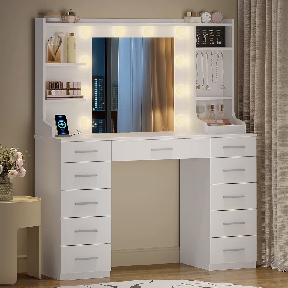 DRESSING TABLE OR £250 💄