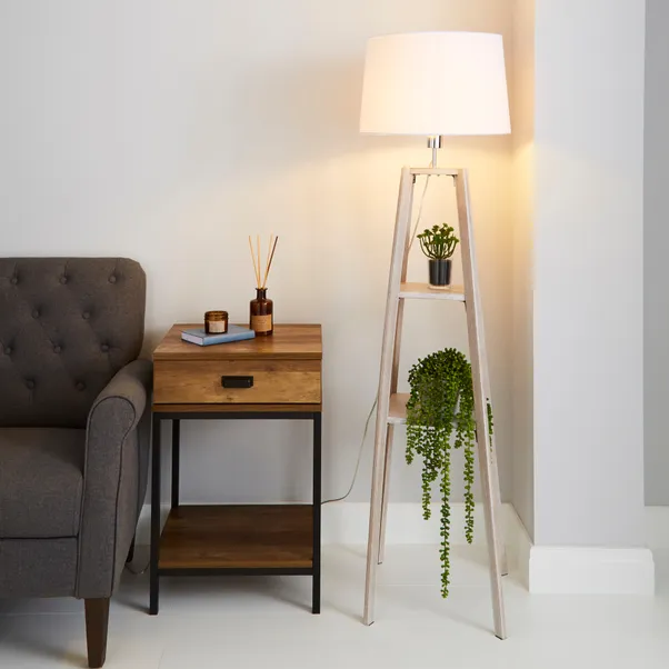 WOODEN FLOOR LAMP OR £100 💡
